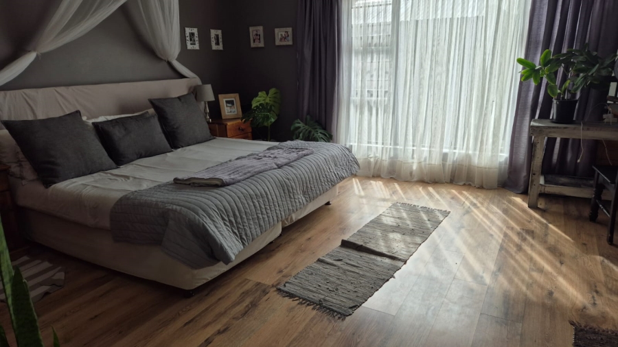 To Let 4 Bedroom Property for Rent in Wavecrest Eastern Cape
